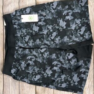 Gaiam black chi shorts size medium